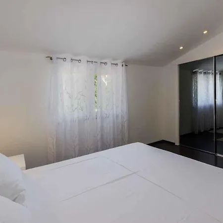 In 34977 Apartment