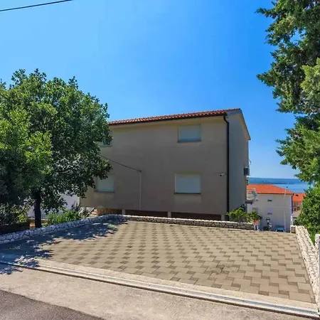 Apartment In 34977