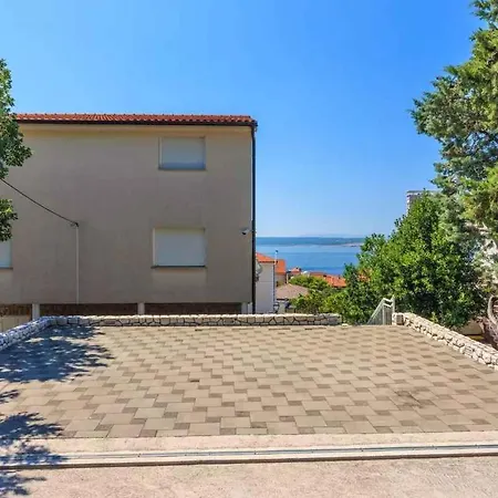 In 34977 * Crikvenica